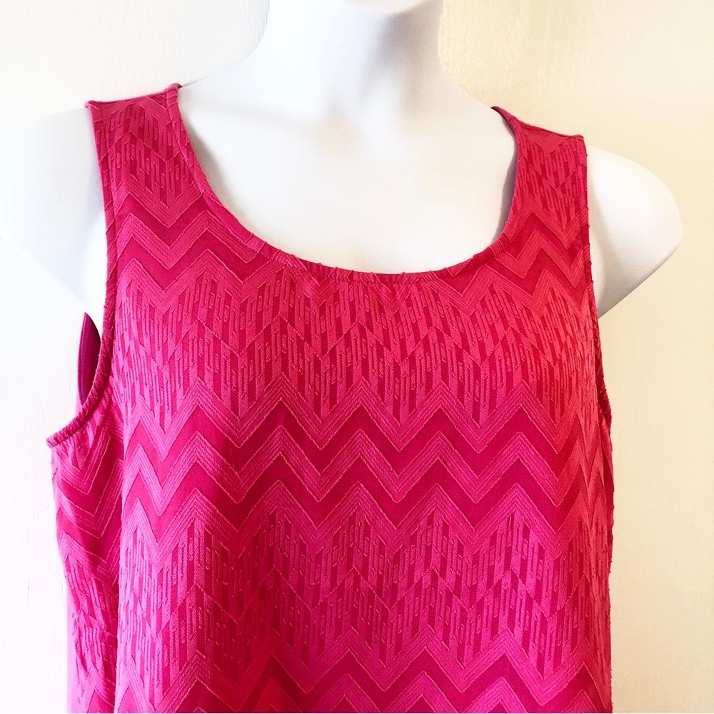 NWT Ricki’s Top in a Fuchsia colour. Size Large